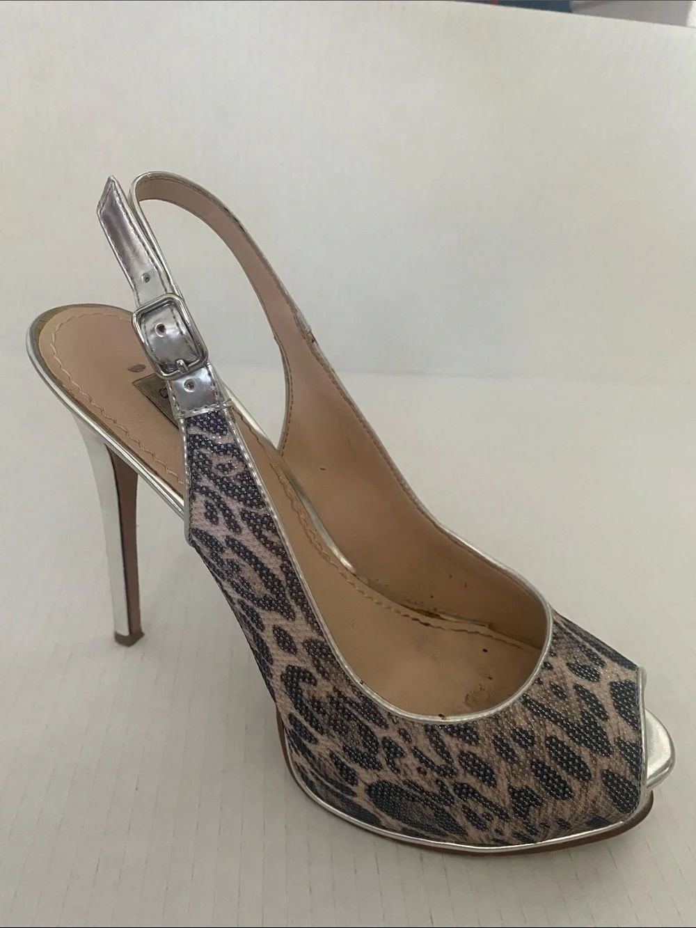 GUESS Slingback Peep-Toe 5” Heel in brown & silver Leopard Print Size 7 - Picture 3 of 16